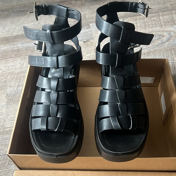 Steve Madden Buzzing Platform Sandals, Size 7 in Black - Picture 3 of 4